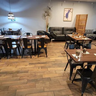 Always clean &amp; neat, a nice dining room.