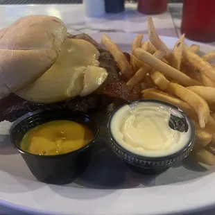 Bacon Gouda burger &amp; fries