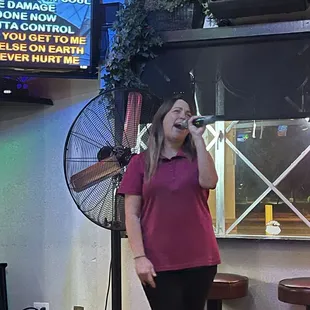 Val man that girl got lungs