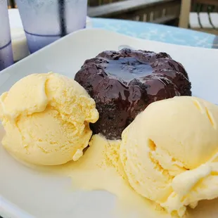 Molten lava cake
