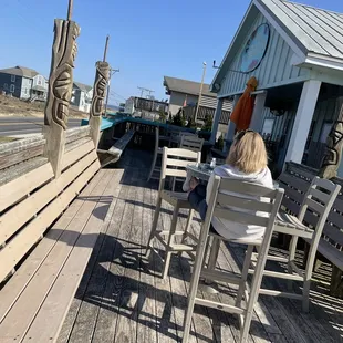 Deck outdoor seating! Very nice views!