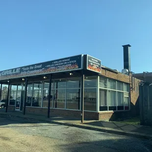 the outside of a restaurant