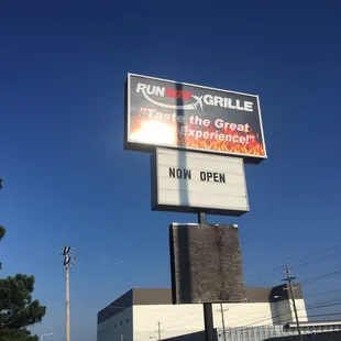 the sign for the restaurant