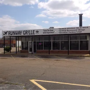 the outside of a restaurant