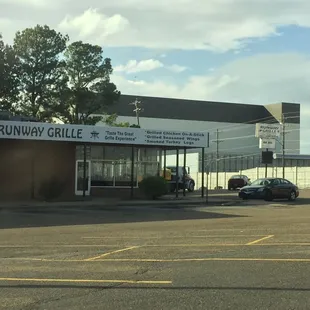 2015-11-11 14.29.52; Runway Grill - 3083 Winchester Rd, Memphis TN