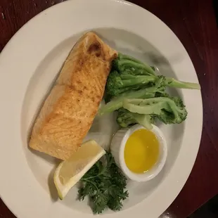 Salmon with broccoli