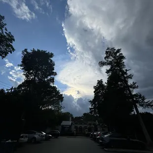 Walk from parking lot to restaurant