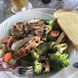 Sautéed veggie bowl with chicken