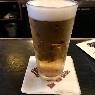 They pour a great tall Labatt.