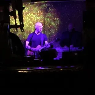 Bruce Willis on guitar?