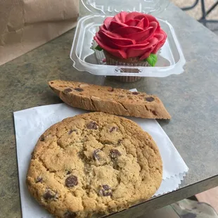 Cookie, biscotti and a beautiful cupcake