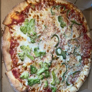 16&quot; pizza half broccoli half green peppers