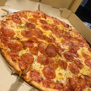 16&quot; Large greasy Peperroni pizza