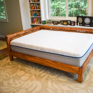 Koa pune'e bed