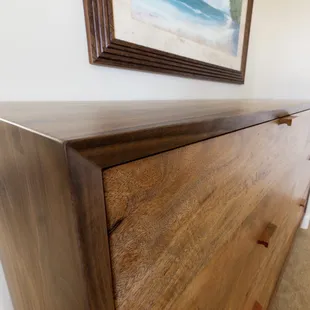 Isle of dresser in walnut and mango