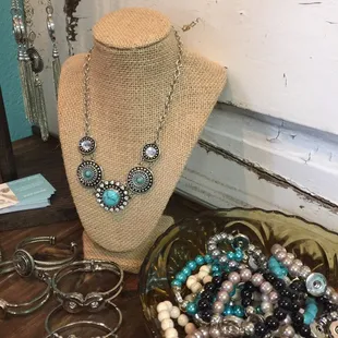 Beautiful interchangeable snap jewelry!!!