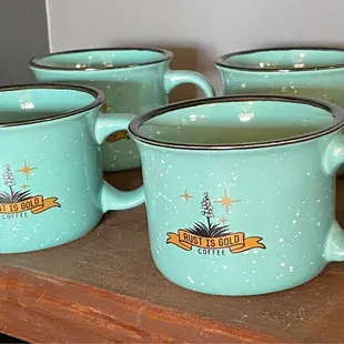 Logo mugs.
