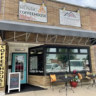 Rustic Coffeehouse entrance &amp; outdoor seating