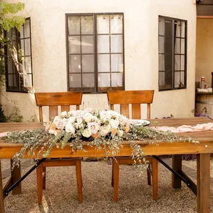 Sweetheart table. Flowers by @BrendaEsquivel on IG