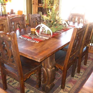 Ox Yoke Dining Table with 6 chairs