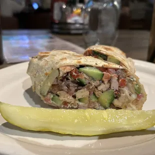 Wrap greek style, chx,olives, cucumber