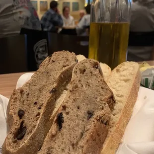 Basket bread (foccacia and olive bread)