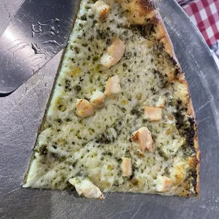 Pesto pizza with chicken