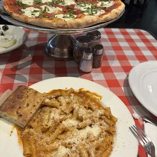 Pizza Margherita, Penne a La Vodka