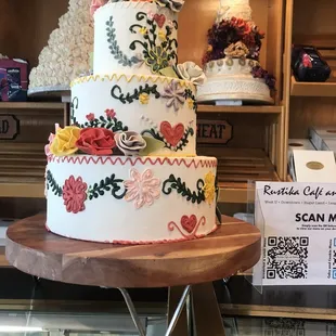 Flower display cake