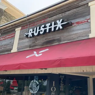 Store front and outdoor seating for street viewing entertainment