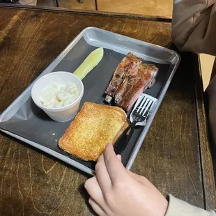 Kids rib plate with macaroni and cheese