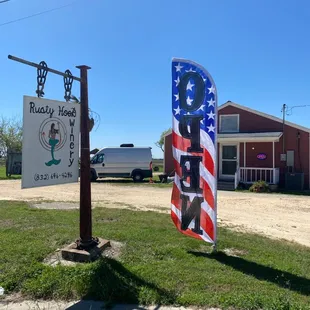 a sign for rusty hook winery