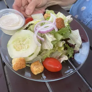 Side Salad with Creamy Garlic Dressing