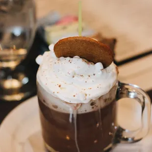 Hot chocolate | (ig: @alisa.eats.food) |