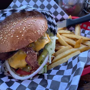 Bacon cheeseburger &amp; fries