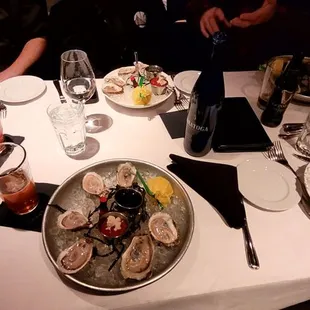 A few rounds of fresh oysters