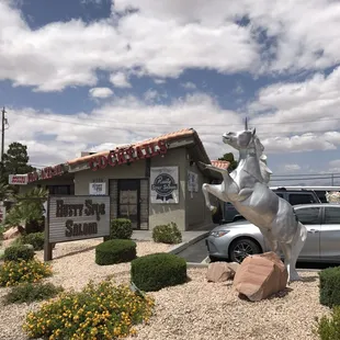 a horse statue in front of a restaurant