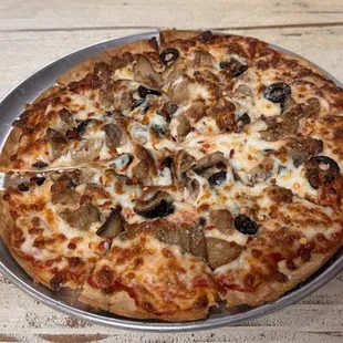 Custom pizza small with sausage mushrooms and black olives