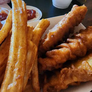 Fish &amp; chicken basket