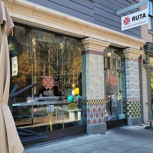 the outside of the restaurant