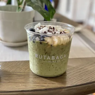 Matcha smoothie bowl