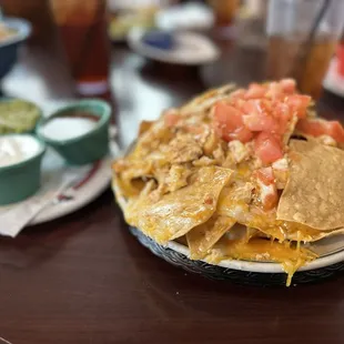 Nachos with garlic chicken