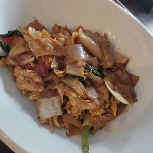 Basil noodle with chicken