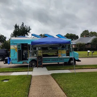 Perfect set-up in the neighborhood.