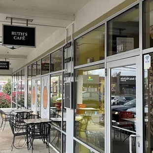 the outside of the restaurant