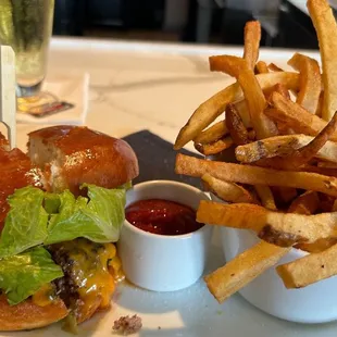 Cheese Burger medium &amp; hand cut fries