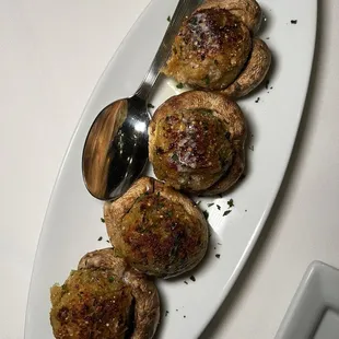 MUSHROOMS STUFFED WITH CRABMEAT
