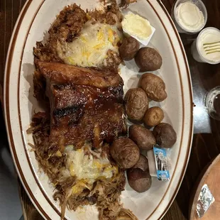 Pulled chicken, Pulled Pork and 4 Ribs with potatoes.