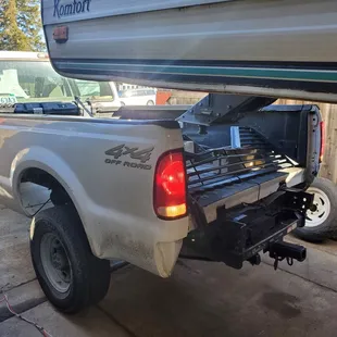 Hooking up after having problems with the trailer's landing gear. They had everything they needed for any complications that came up.