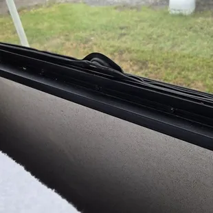 Rolled seal, making it impossible to Open the window